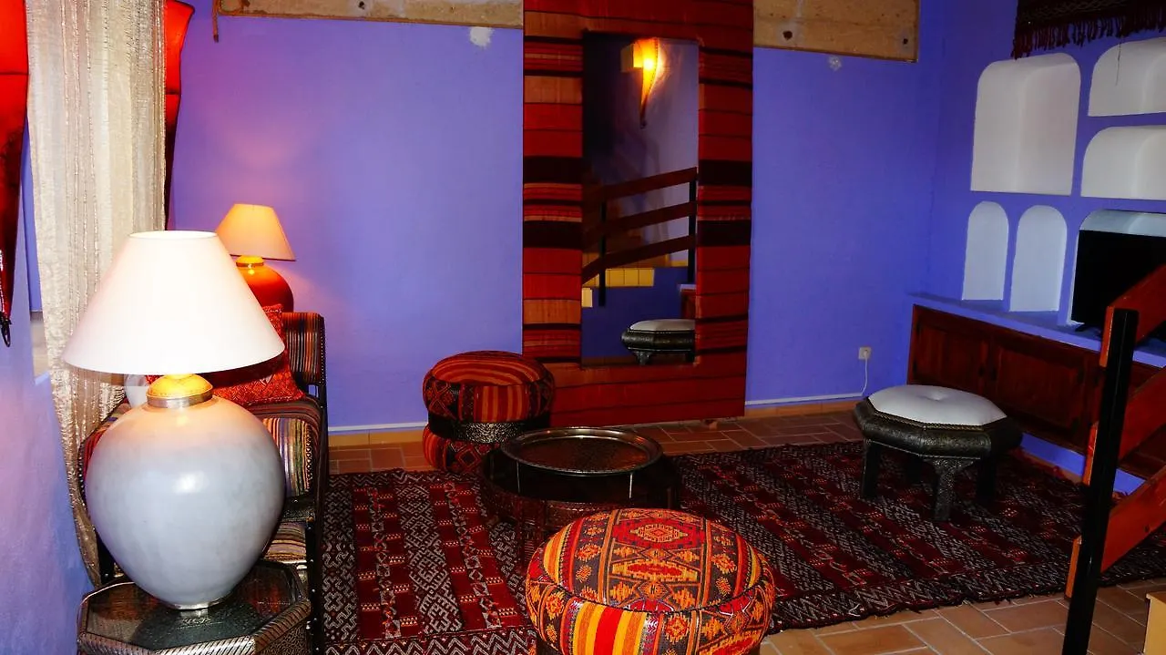 Inn Seventies Cheap & Chic Two Lagos Aparthotel
