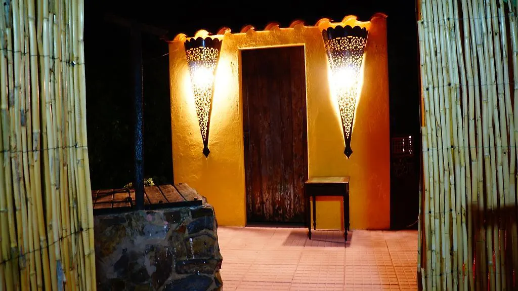 Inn Seventies Cheap & Chic Two Lagos Aparthotel