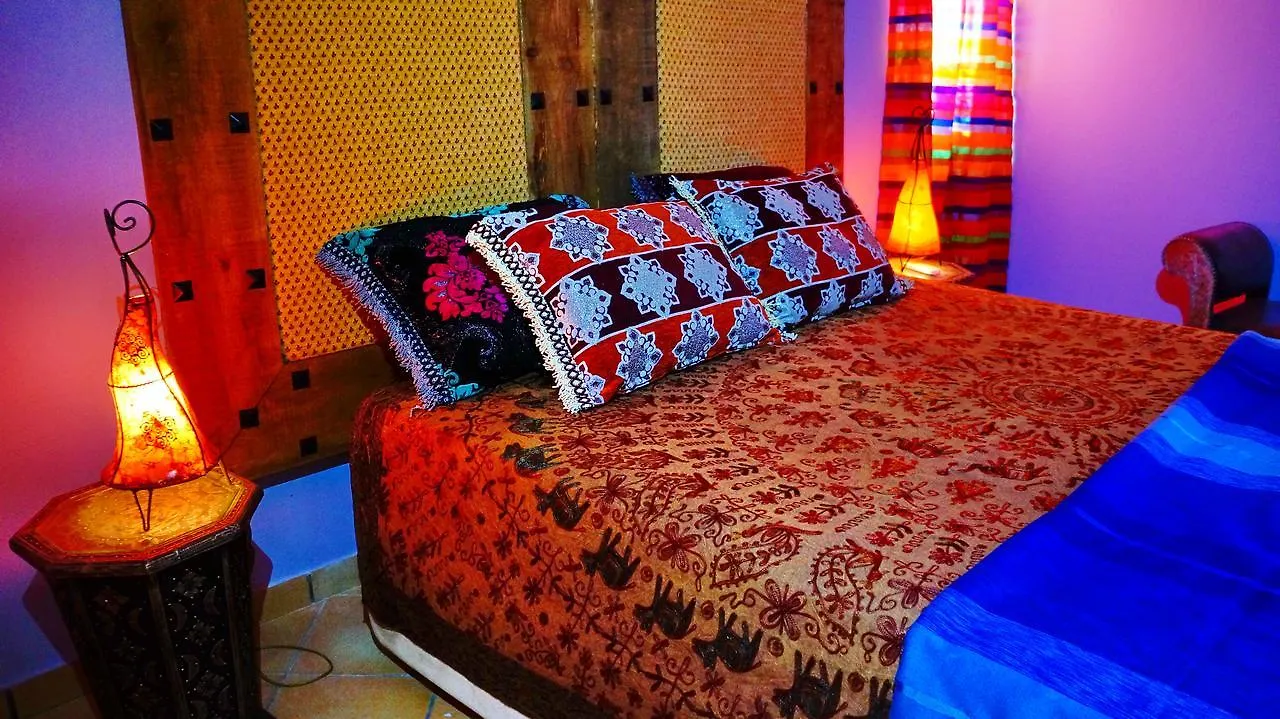 Inn Seventies Cheap & Chic Two location