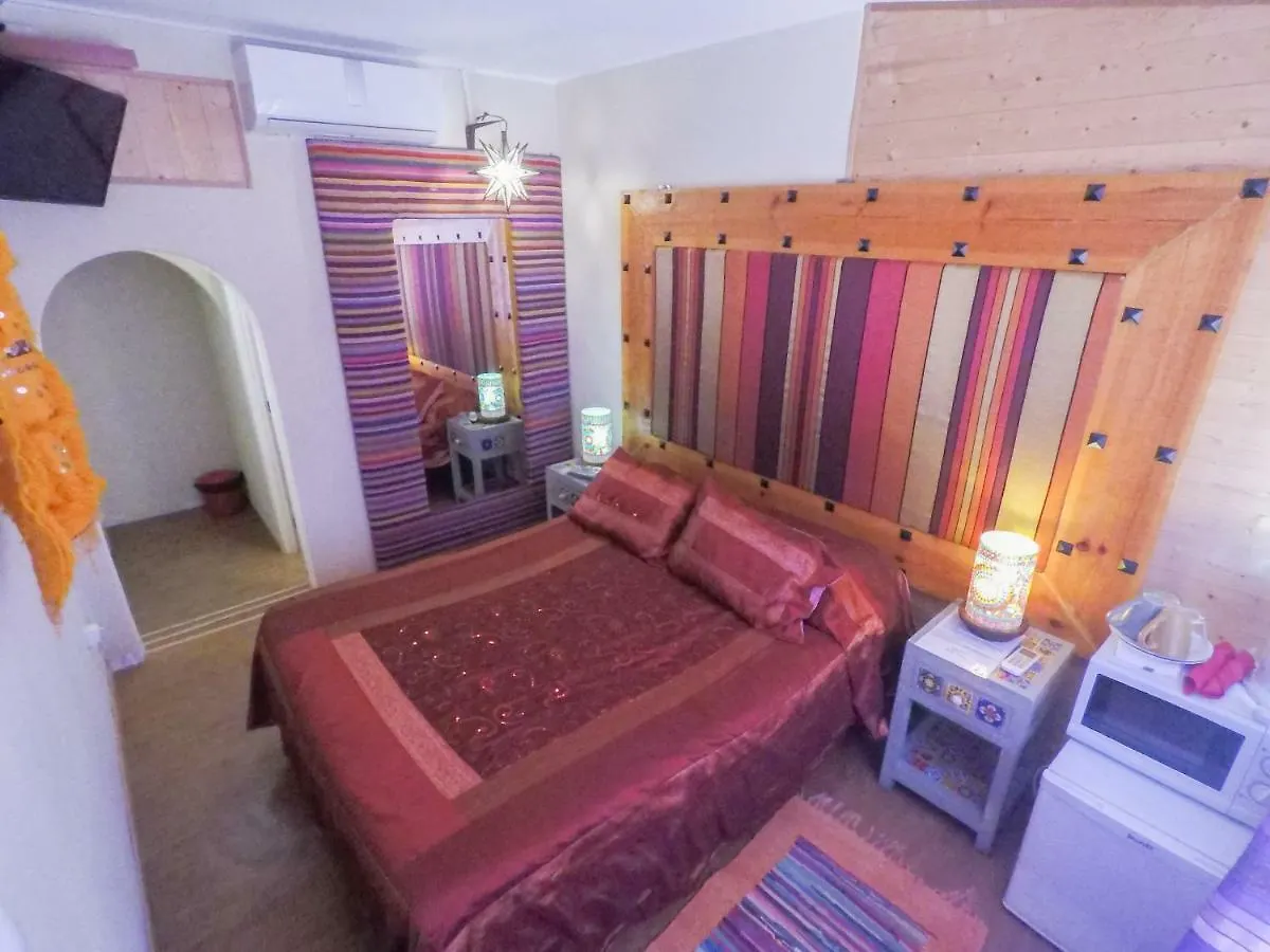 Inn Seventies Cheap & Chic Two Lagos