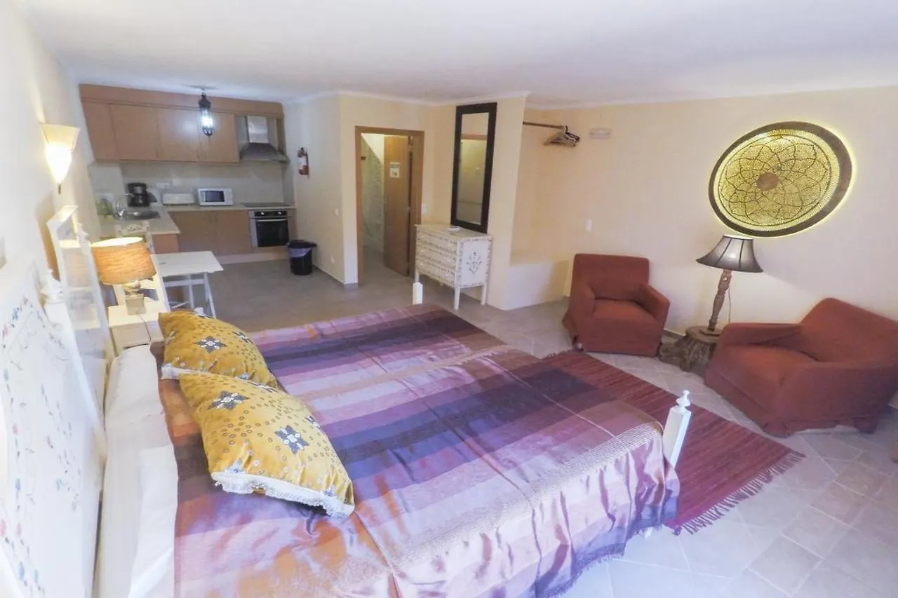 Aparthotel Inn Seventies Cheap & Chic Two Lagos