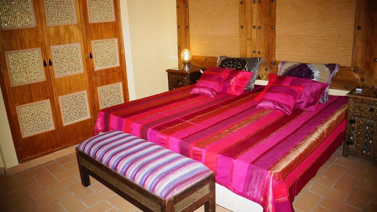 Inn Seventies Cheap & Chic Two Lagos Aparthotel